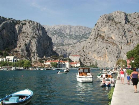 1. plavba po Cetin� v Omi�i